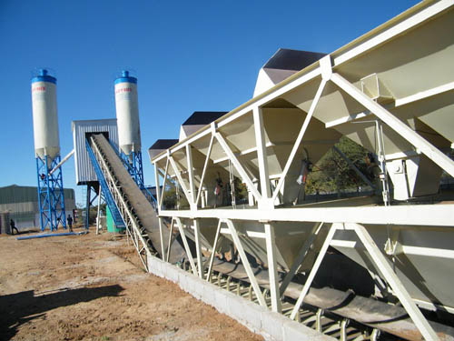 Belt type concrete batching plant